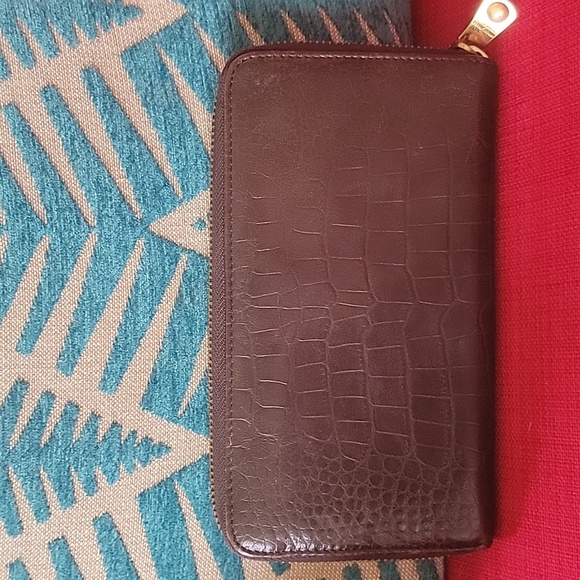EUC Miu Miu Zippy Wallet: Brown Croc Embossed Leather - Picture 3 of 7